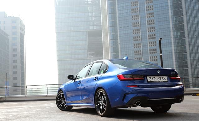 BMW 330i M 스포츠 패키지