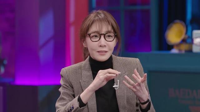 '신비한 레코드샵' 김이나가 팬심을 고백한다.JTBC 제공