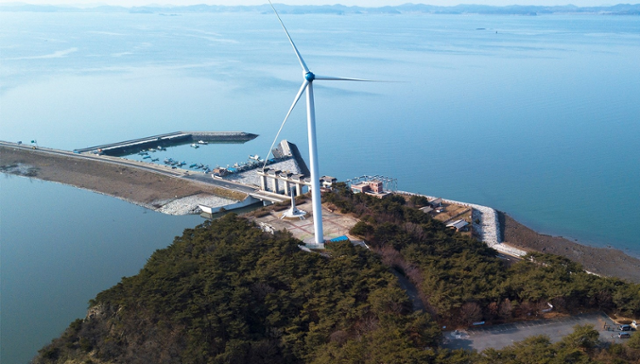 충남 홍성군 서부면 신리 모산도 풍력발전기. 충남도 제공