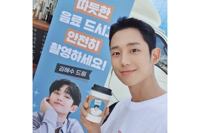 정해인이 김혜수에게 고마운 마음을 표현했다. 정해인 SNS 제공