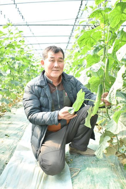 전남 순천에서 무경운농법으로 채소를 가꾸는 김태현 유기농 명인. 전남도 제공