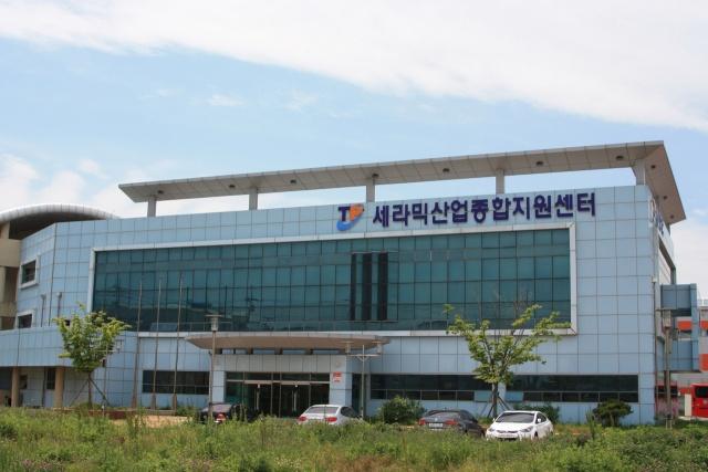 목포 삽진농공단지내에 위치한 전남테크노파크 세라믹산업종합지원센터 전경.