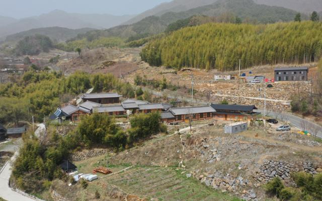 지난달 29일 경남 하동군 청학동 한 서당 입구. 해당 서당은 최근 학생 간 폭력 문제가 발생했다. 연합뉴스