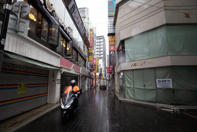 1일 서울 명동거리가 신종 코로나바이러스 감염증(코로나19) 확산 여파로 한산하다. 뉴스1