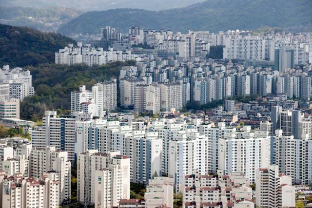 지난 13일 서울 63스퀘어 전망대에서 바라본 시내 아파트. 연합뉴스