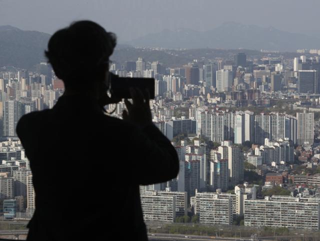 지난 18일 오후 서울의 아파트 단지 모습. 뉴스1