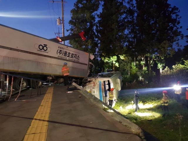 지난 6일 오후 제주시 제주대학교 입구 사거리에서 화물트럭과 시내버스 2대 등이 추돌하는 사고가 발생해 3명이 숨지고, 59명이 중경상을 입었다. 뉴스1