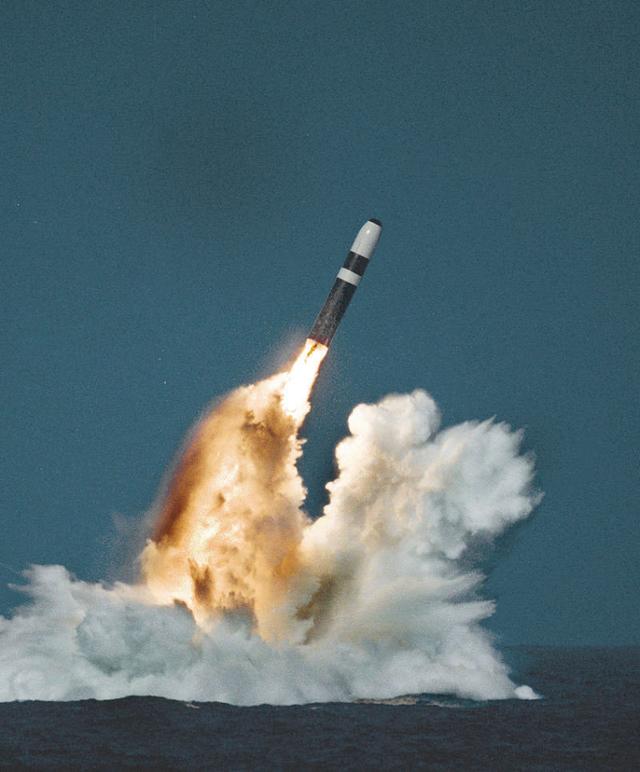 미국의 대표적 SLBM인 UGM-133 트라이던트 II(UGM-133 Trident II)의 발사 모습 ⓒLockheed Martin