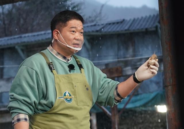 방송인 현주엽이 ‘전국방방쿡쿡’을 통해 주특기인 먹방을 비롯한 예능감과 요리 실력을 마음껏 발휘한다. MBN 제공