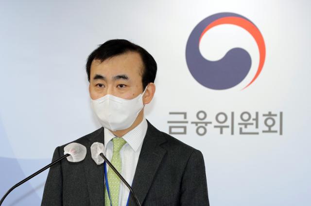 이세훈 금융위원회 금융정책국장이 29일 서울 종로구 정부서울청사 합동브리핑실에서 가계부채 관리 방안 관련 브리핑을 하고 있다. 뉴시스