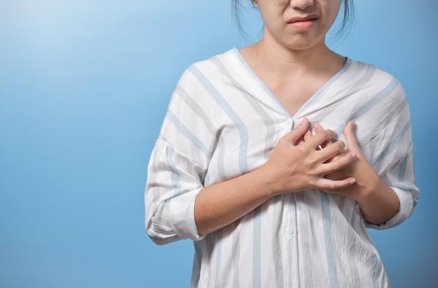 전 세계 여성이 가장 많이 걸리는 여성암인 유방암을 조기에 발견하려면 한 달에 한 번 정도 자가 검진을 하고 1년에 한 번 정도 병원을 찾아 검사를 받는 것이 좋다. 게티이미지뱅크