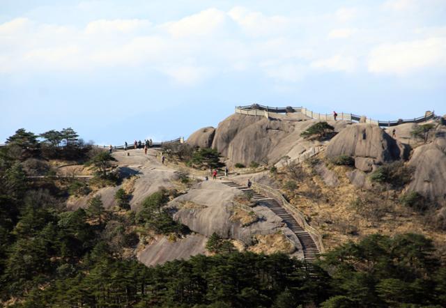 황산 광명정에서 하산하며 바라본 오어봉. ⓒ최종명