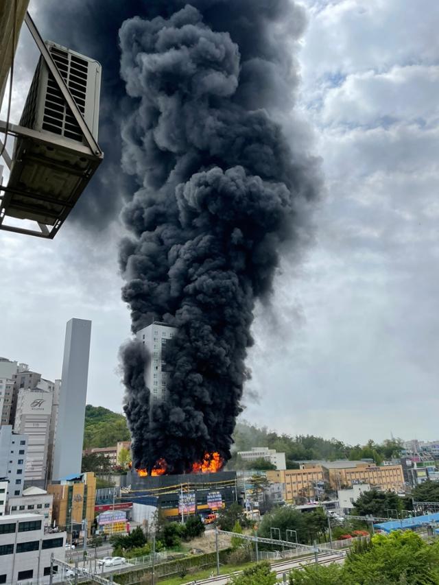 지난 4월 남양주시의 한 오피스텔 공사현장에서 용접 관련 화재가 발생해 1명이 숨지고 2명이 다쳤다. 경기도 제공