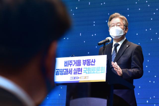 '경선 연기론'에 선 그은 이재명 "원칙대로 하면 조용하고 합당" - Vimarsana News