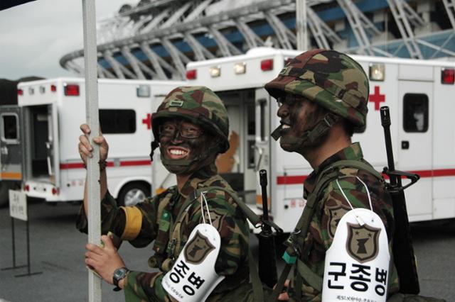 군종병들은 과거와 달리 군인으로서의 일과를 마치고 종교활동에 참여한다. 그들은 어찌 보면 성직자보다도 더 종교의 참뜻을 이해하려고 노력하는 종교인들이다. 지용 스님 제공