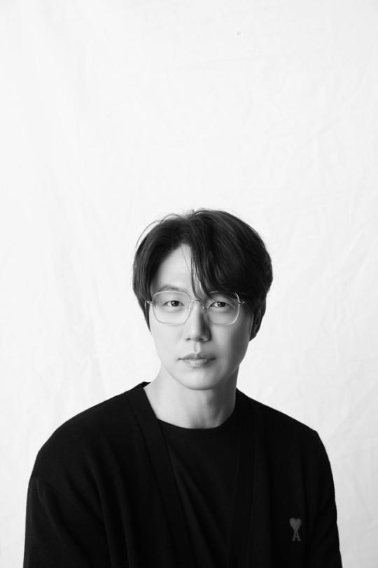 가수 성시경은 20일 좋아하는 후배 가수로 악동뮤지션 수현을 꼽았다. "목소리가 시쳇말로 미친 거 같아요". 그는 21일 8집 ''ㅅ(시옷)'을 낸다.