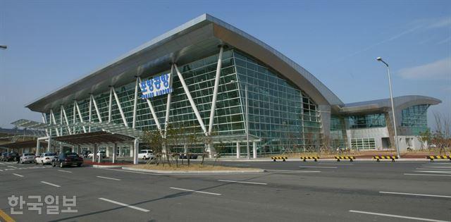 경북 포항 남구 동해면 도구리 포항공항 전경. 한국일보 자료사진