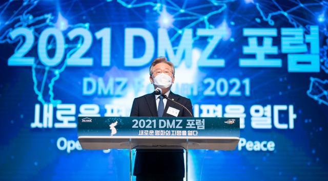 이재명 경기지사가 21일 경기 고양시 킨텍스에서 열린 '2021 DMZ 포럼'에서 기조연설을 하고 있다. 경기도 제공