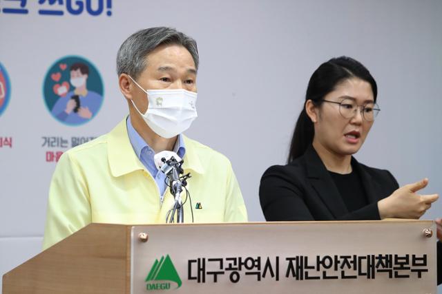 채홍호 대구시 행정부시장이 24일 대구시청 상황실에서 유흥업소발 코로나19 확진자 발생 및 대책을 발표하고 있다. 대구시 제공