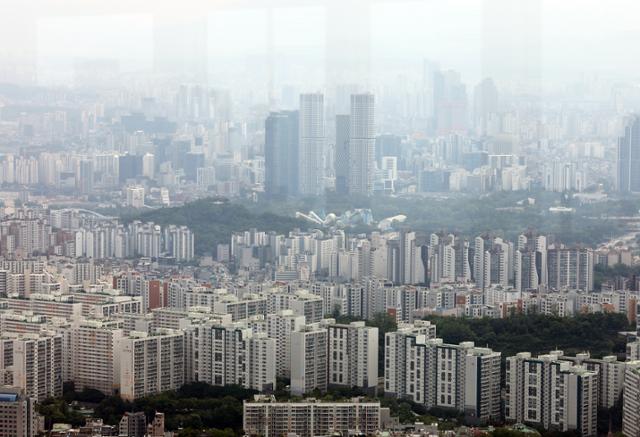 서울 용산구 N서울타워에서 바라본 시내 아파트 단지. 뉴스1