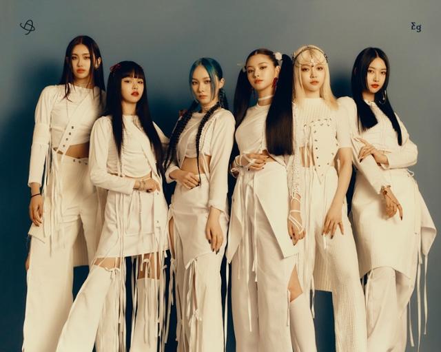 그룹 에버글로우(EVERGLOW)의 'FIRST(퍼스트)' 뮤직비디오가 3,000만 뷰를 돌파하며 글로벌 팬들의 호응을 얻고 있다. 위에화엔터테인먼트 제공