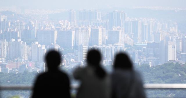 서울 남산에서 바라본 아파트 단지의 모습. 연합뉴스