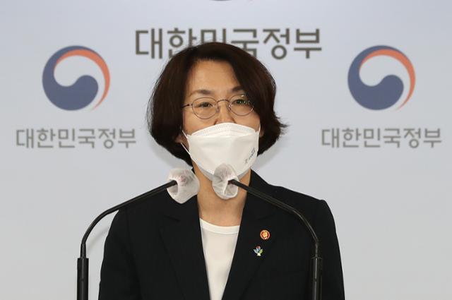 임혜숙 과학기술정보통신부 장관이 8일 정부서울청사에서 제19회 국가우주위원회 개최와 제3차 우주개발진흥 기본계획 수정안 등을 사전브리핑하고 있다. 연합뉴스