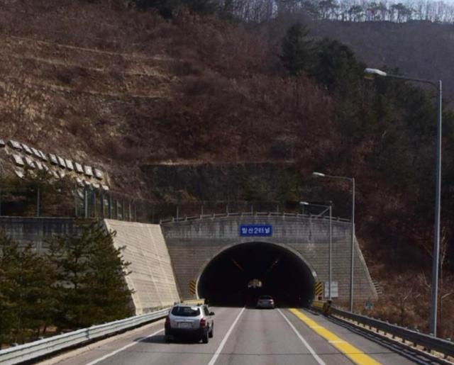 지난해 5월 김씨가 교통사고를 당한 강원도 양양의 발산터널. 네이버 지도 캡처