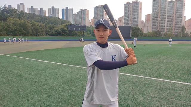 3학년 김상진 선수. 공격력이 뛰어나고 3루 수비에서도 수준급의 실력을 보여주고 있다. 박상은 기자