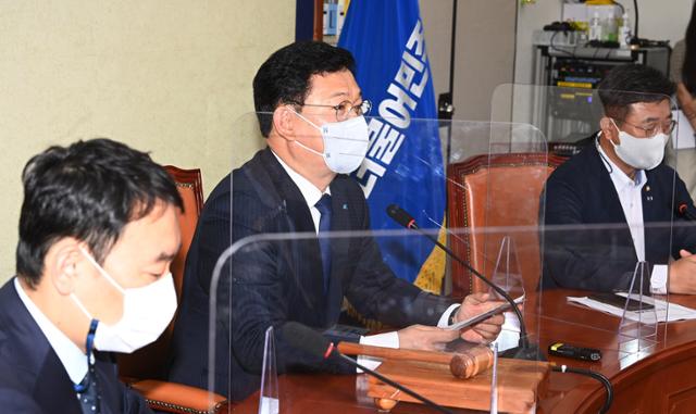 송영길, 전현희 국민의힘 전수조사 참여 논란에 "공식입장 아냐" - Vimarsana News