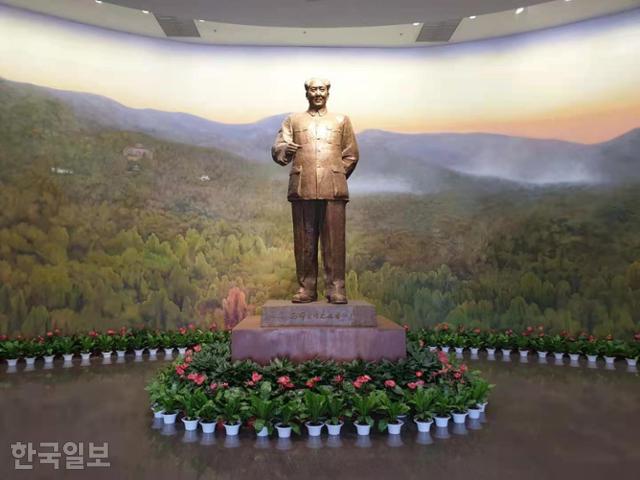 [르포] 中 공산당 100년, 아이도 어른도 마오를 가슴에 품었다 - Vimarsana News