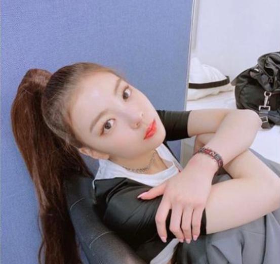 그룹 ITZY(있지) 리아의 학교 폭력(학폭) 가해 의혹을 제기했다가 명예훼손으로 피소됐던 동창생에 대해 경찰이 혐의없음으로 불송치 결정을 내린 가운데, JYP 측이 재수사 요청을 하겠다고 밝혔다. 있지 공식 SNS