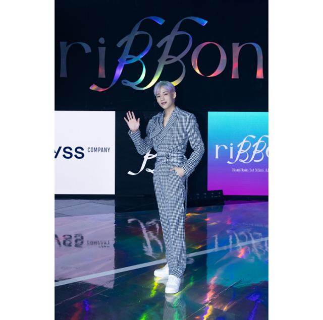 뱀뱀은 15일 오후 첫 번째 솔로 미니앨범 'riBBon' 발매 기념 온라인 미디어 쇼케이스를 개최했다. 어비스 컴퍼니 제공