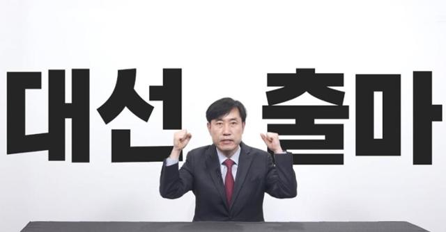 국민의힘 하태경 의원이 15일 대통령 후보 경선 출마를 사회관계망서비스(SNS)와 유튜브 채널을 통해 선언하고 있다. 하태경 페이스북 캡처