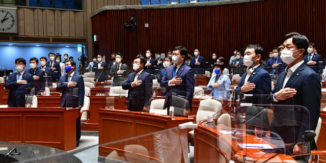 18일 오후 국회에서 열린 더불어민주당이 부동산 세제 논의를 위한 정책 의원총회를 갖고 있다. 오대근 기자