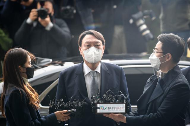 3월 4일 윤석열 검찰총장이 서울 서초구 대검찰청 청사 앞에서 사의를 표명하고 있다. 이한호 기자