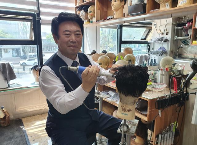 "20대 때 7급 군무원 특채 거절, 이용 외길 걸어왔죠" - Vimarsana News