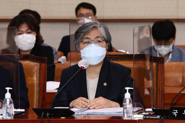 정은경 질병관리청장이 28일 국회 법제사법위원회 전체회의에서 의원들의 질문에 답변하고 있다. 오대근 기자