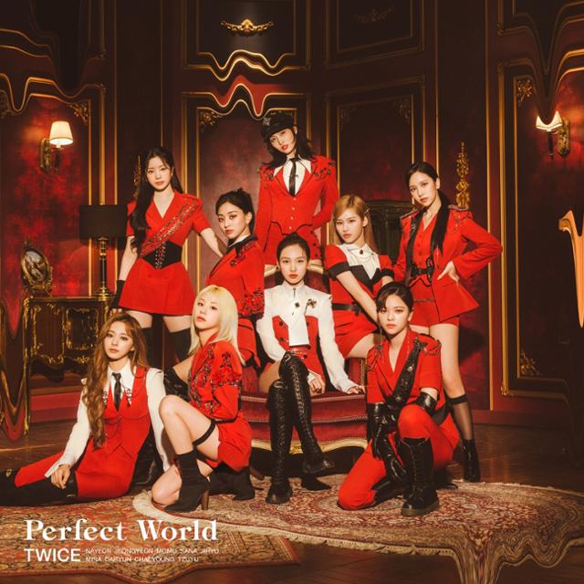 그룹 트와이스가 일본 신곡 'Perfect World'(퍼펙트 월드)를 통해 현지 음원 차트 정상을 정복했다. JYP엔터테인먼트 제공