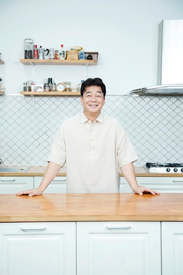 백종원이 '백종원의 국민음식 - 글로벌 푸드 편'의 온라인 제작발표회에 참석했다. JTBC 제공