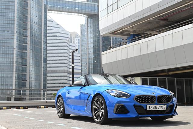 BMW의 퍼포먼스 로드스터, Z4 M40i는 우수한 성능의 매력과 오픈 에어링의 즐거움을 품고 있다.