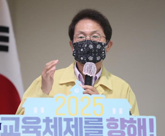 조희연, '피해호소인' 표현 논란 1년 만에 "박원순 피해자께 사과" - Vimarsana News