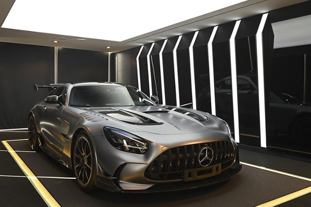 메르세데스-AMG GT 블랙 시리즈는 압도적인 퍼포먼스와 강렬함으로 이목을 집중시킨다.