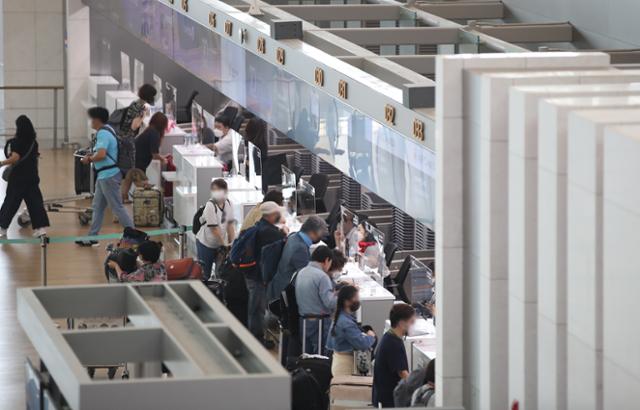 인천국제공항 출국장 카운터. 연합뉴스