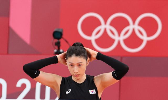 김연경 선수가 21일 일본 도쿄 아리아케 경기장에서 개막전에 앞서 연습 경기를 하고 있다. 도쿄=올림픽사진공동취재단