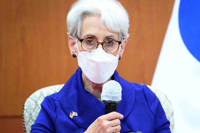 "라면 내놓진 않겠다"…톈진으로 美 셔먼 부른 중국의 4가지 코드 - Vimarsana News