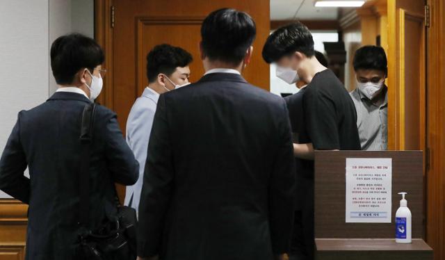 가상자산 거래소 '셧다운' 두 달 앞으로... "빅4 생존도 장담 못한다" - Vimarsana News