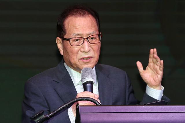 정세현 "통신선 복원 계기는 식량난...북미 대화 의지도 반영됐을 것" - Vimarsana News