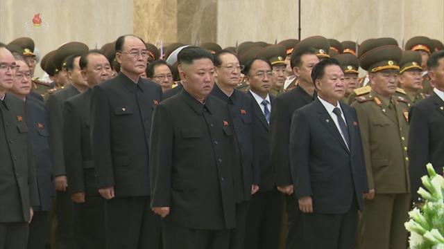 김정은 북한 국무위원장 겸 노동당 총비서와 고위 간부들. 평양=조선중앙TV 연합뉴스