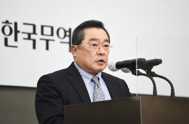 구자열 무역협회 회장이 29일 온라인으로 열린 협회 창립 75주년 기념식에서 기념사를 하고 있다. 무협 제공